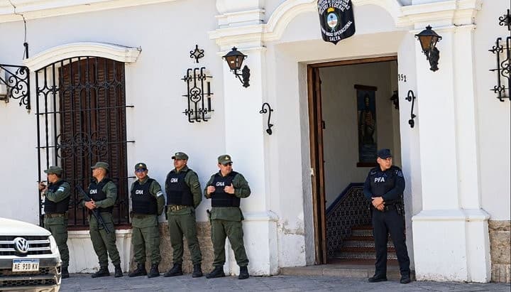 Allanaron la sede de la Policía Federal en Salta