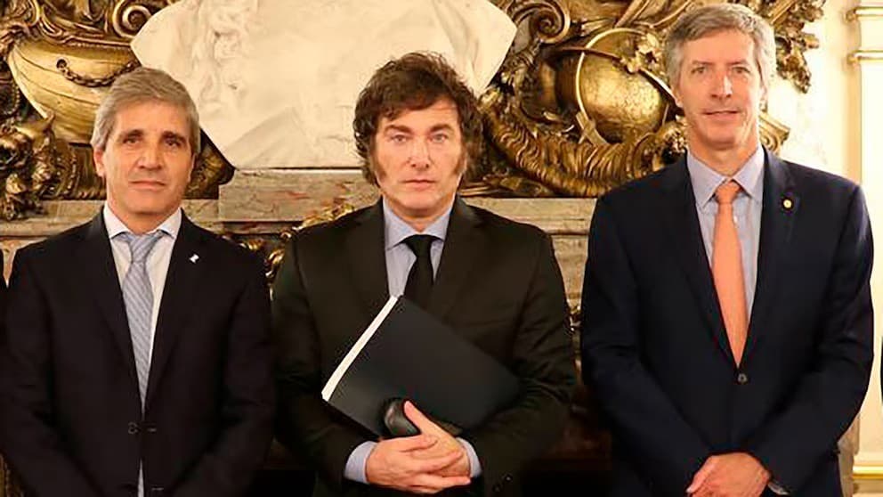 Pidieron la detención de Luis Caputo y Santiago Bausili