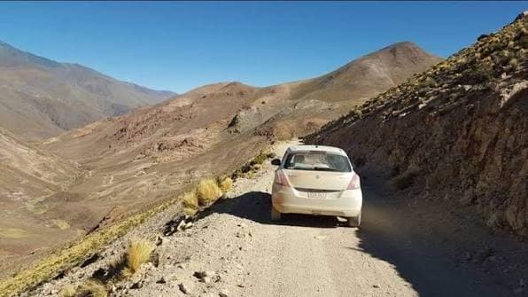 Un motociclista cayó por un barranco de 15 metros y murió